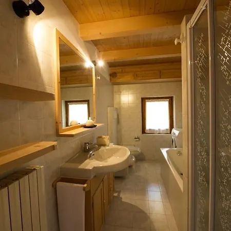 博尔米奥温泉小屋公寓 博尔米奥