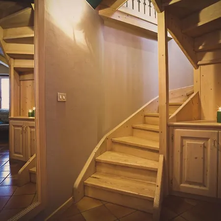 博尔米奥温泉小屋公寓