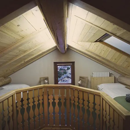 博尔米奥温泉小屋公寓 *